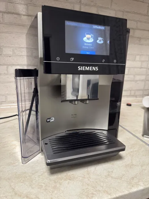 Siemens EQ700 Integral Coffee Machine with Wi-Fi (Fully Automatic)