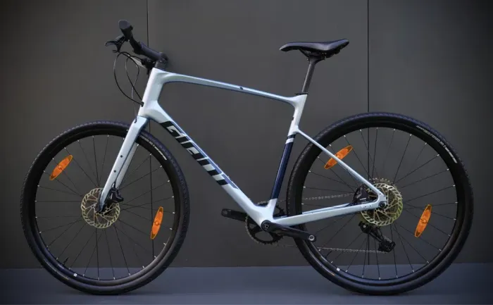 Giant FastRoad AR – Carbon Urban Fitness Bike – Size L