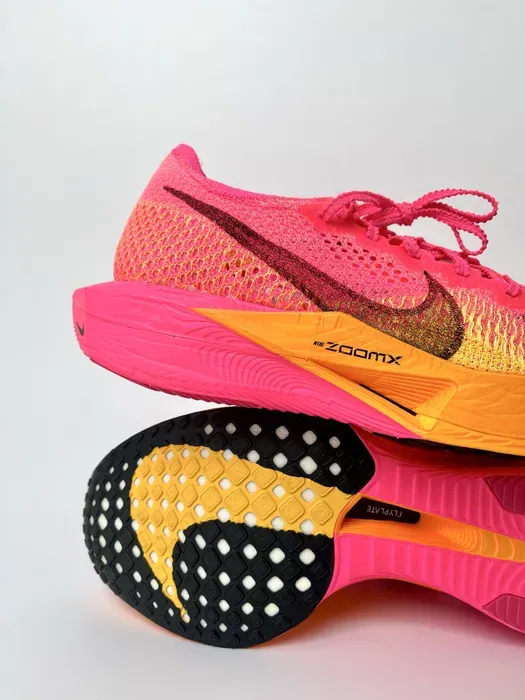 Nike ZoomX Vaporfly Next% 3 “Hyper Pink Laser” (DV4129-600)