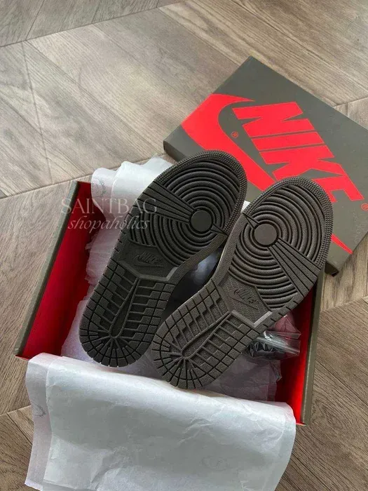 Nike x Travis Scott Sneakers (Size 38.5)