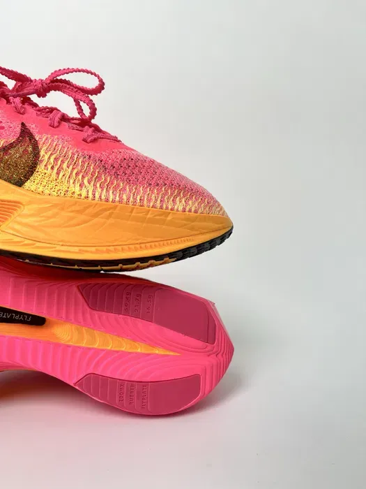 Nike ZoomX Vaporfly Next% 3 “Hyper Pink Laser” (DV4129-600)