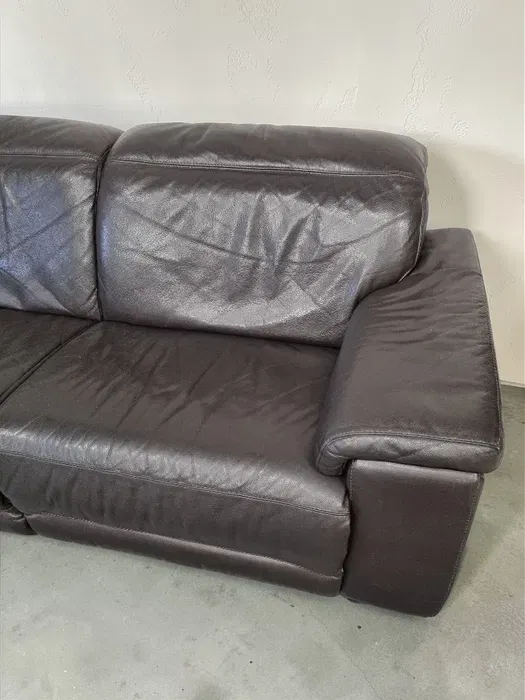 2-Seater Leather Sofa – Excellent Condition