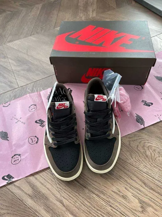 Nike x Travis Scott Sneakers (Size 38.5)