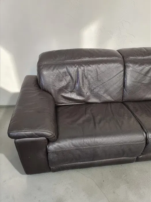 2-Seater Leather Sofa – Excellent Condition