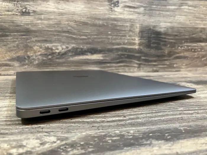 Apple MacBook Air 13” (2020) – M1 Chip | 16GB RAM | 256GB SSD | Very Good Condition