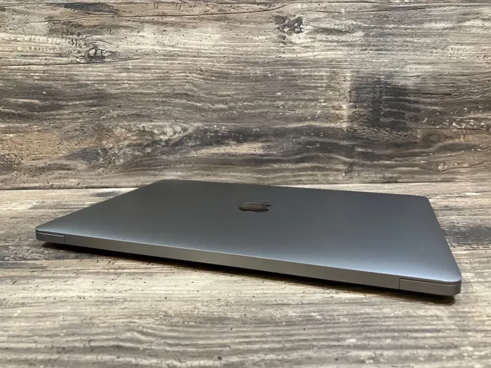 Apple MacBook Air 13” (2020) – M1 Chip | 16GB RAM | 256GB SSD | Very Good Condition