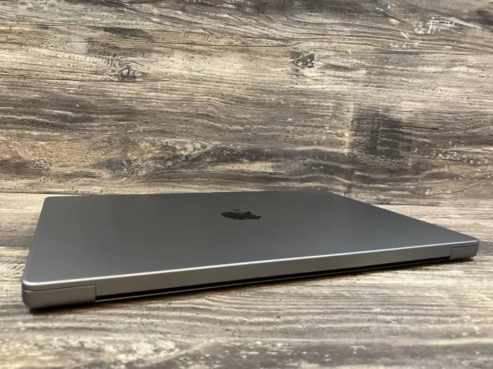 Apple MacBook Pro 16" A2485 | M1 Pro 2.60GHz CPU | 1TB SSD | 32GB RAM
