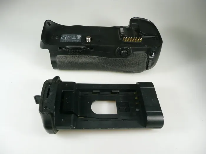 USED Nikon D700 DSLR w MB-D10 Grip, Tamron SP 28-75mm f2.8 Lens & Accessories