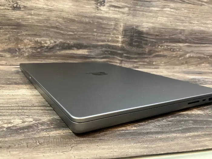 Apple MacBook Pro 16" A2485 | M1 Pro 2.60GHz CPU | 1TB SSD | 32GB RAM