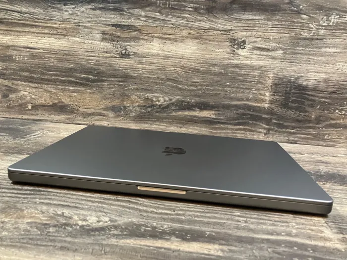 Apple MacBook Pro 16" A2485 | M1 Pro 2.60GHz CPU | 1TB SSD | 32GB RAM