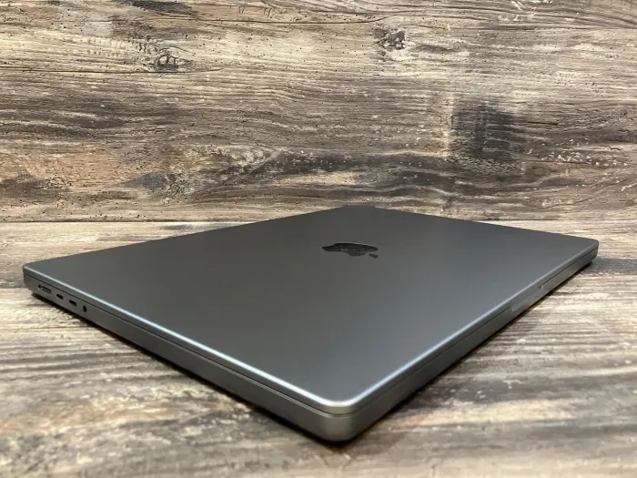 Apple MacBook Pro 16" A2485 | M1 Pro 2.60GHz CPU | 1TB SSD | 32GB RAM