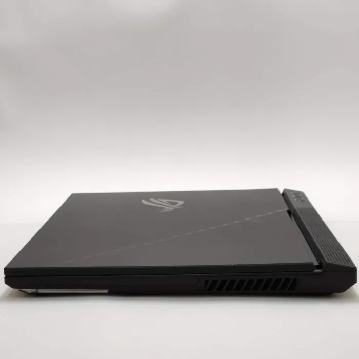 Asus ROG Strix Scar 17 G733 Ryzen 9 7945HX 32GB 1TB RTX 4080