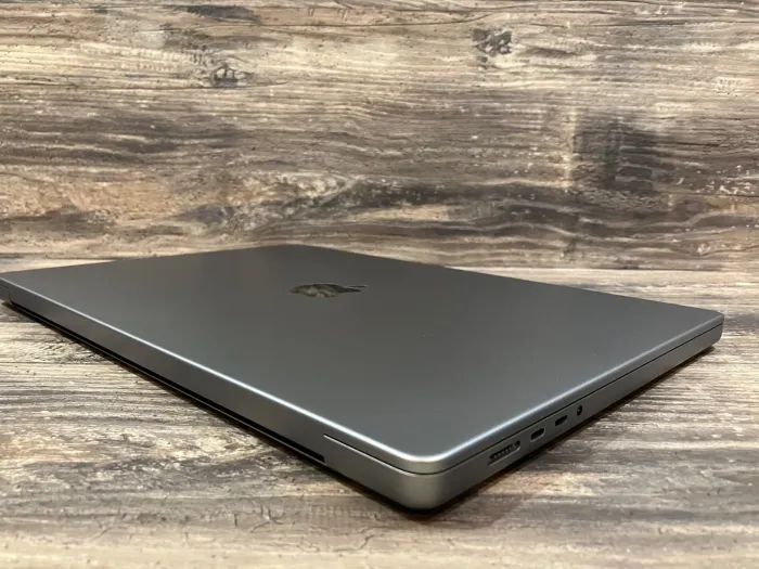Apple MacBook Pro 16" A2485 | M1 Pro 2.60GHz CPU | 1TB SSD | 32GB RAM